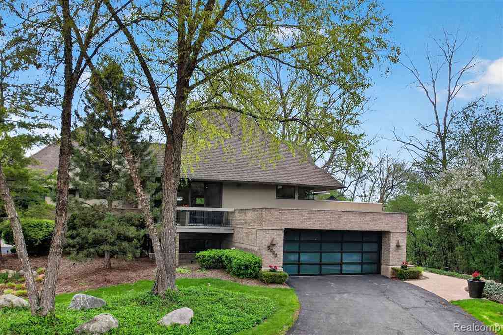 Condo For Sale - 5044 Christy Court <br/> Troy, MI 48098
