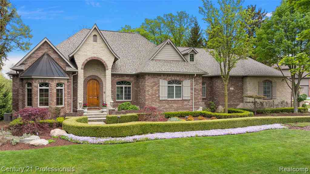 Homes For Sale - 1181 Iroquois Trail <br/> Oxford, MI 48371