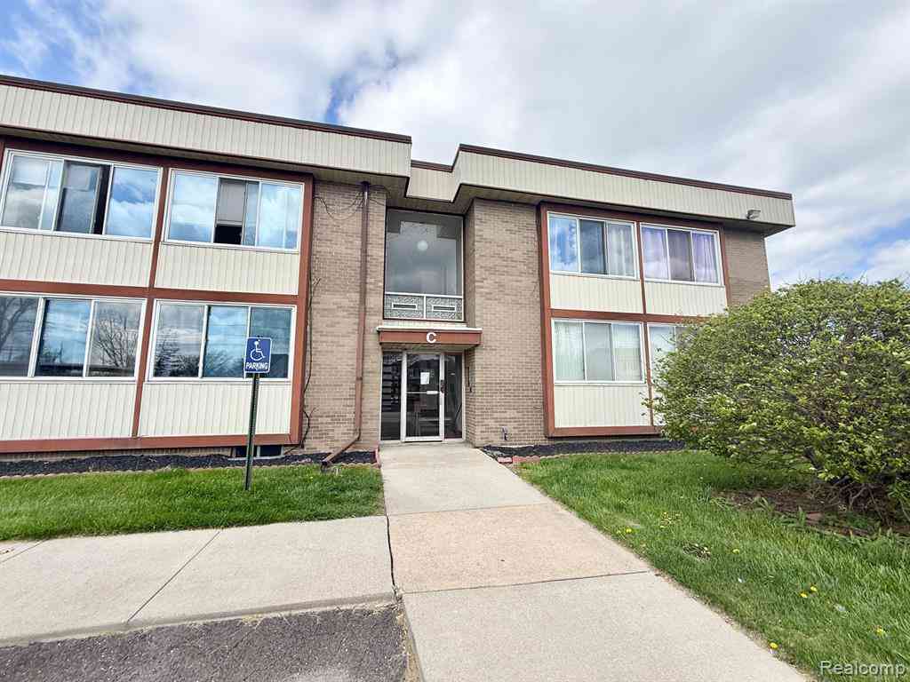 Condo For Sale - 3911 Fort Street  #211B<br/> Wayne County, Trenton, MI 48183