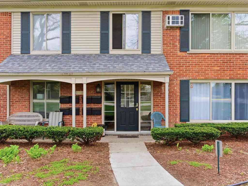 Condo For Sale - 11410 Canal Road <br/> Sterling Heights, MI 48314