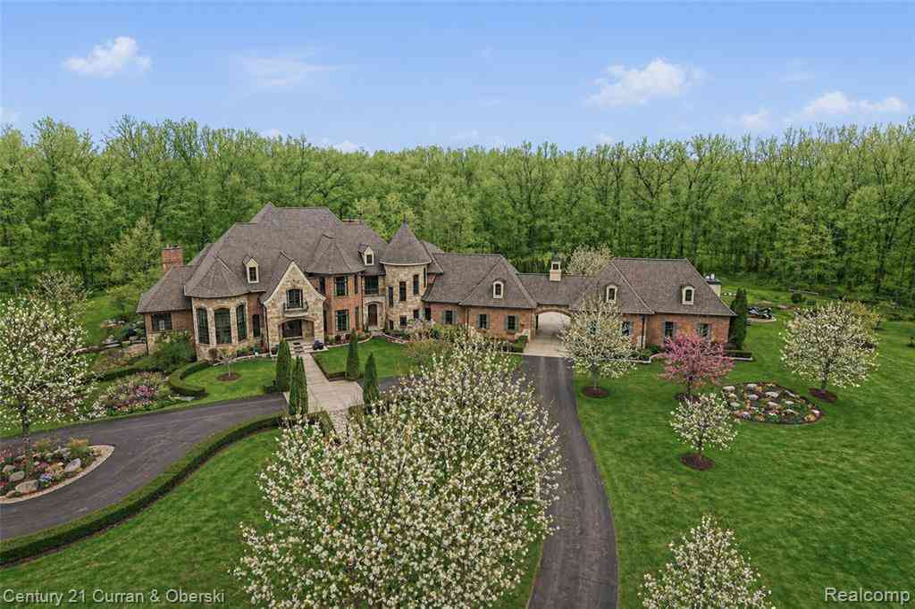 Homes For Sale - 11479 Clyde Road <br/> Fenton, MI 48430