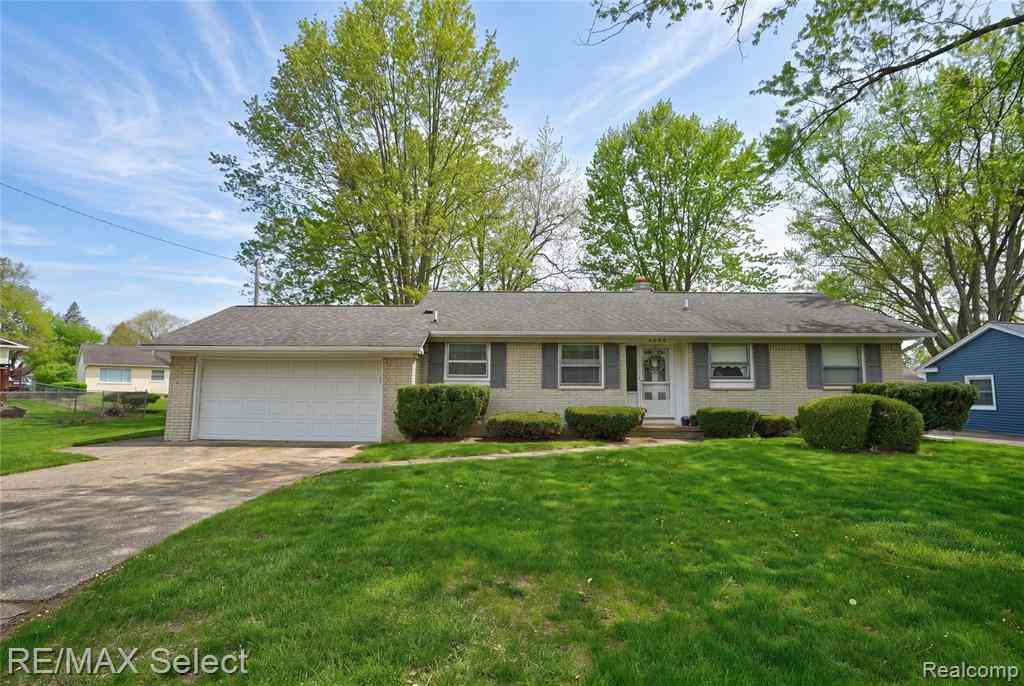 Homes For Sale - 4476 Old Carriage Road <br/> Flint, MI 48507