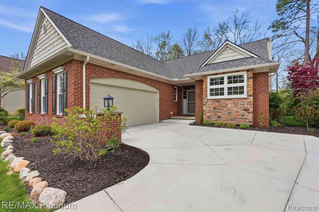 Homes For Sale - 2508 Signature Drive <br/> Pinckney, MI 48169