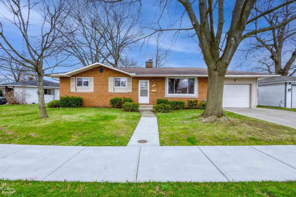 Homes For Sale - 704 Briarwood Lane <br/> Fenton, MI 48430