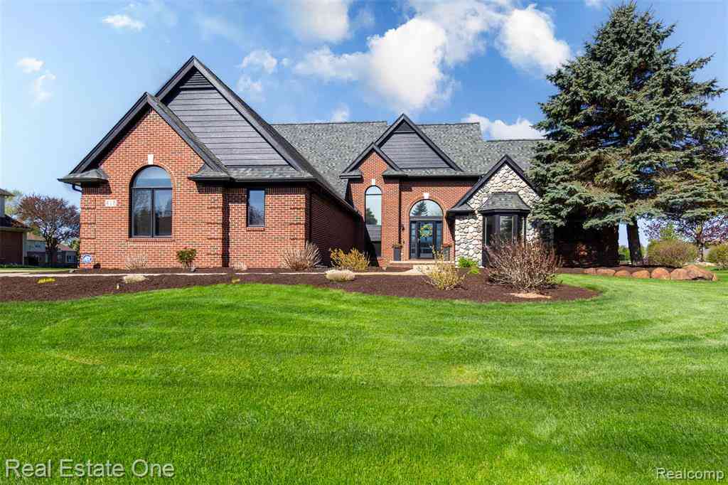 Homes For Sale - 418 Gleneagles  <br/> Highland, MI 48357