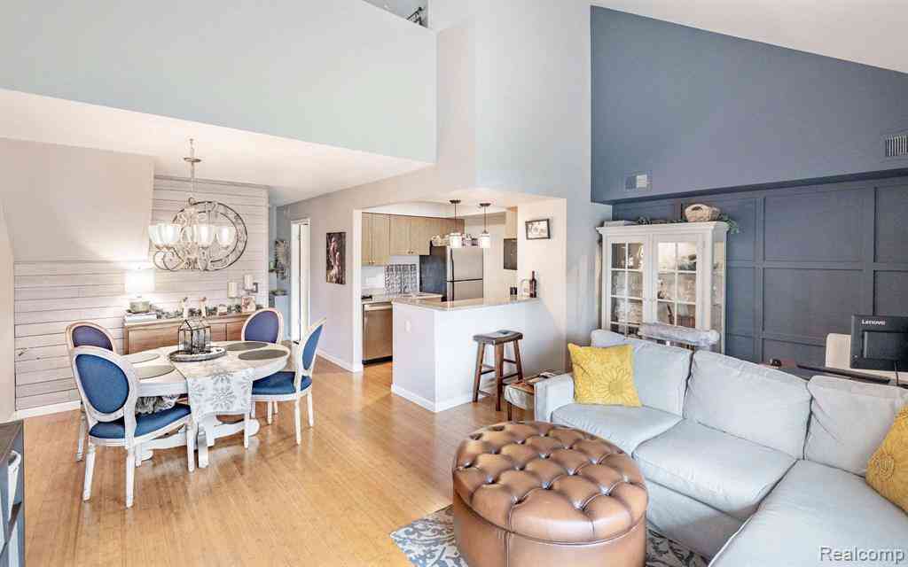 Condo For Sale - 2798 Davison Avenue <br/> Auburn Hills, MI 48326
