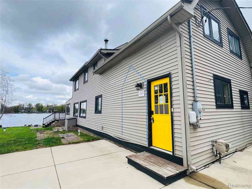 Homes For Sale - 5377 Wildwood Drive <br/> Howell, MI 48843