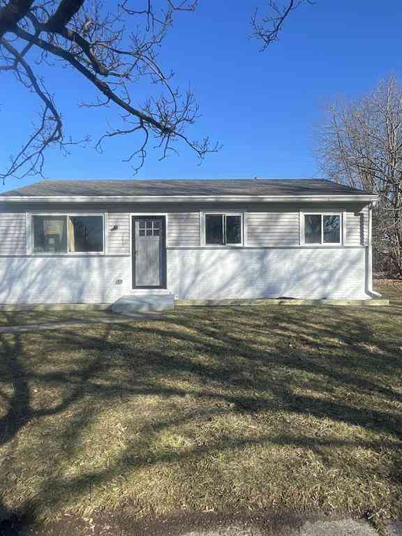 Homes For Sale - 3413 Braeburn Drive <br/> Lansing, MI 48911