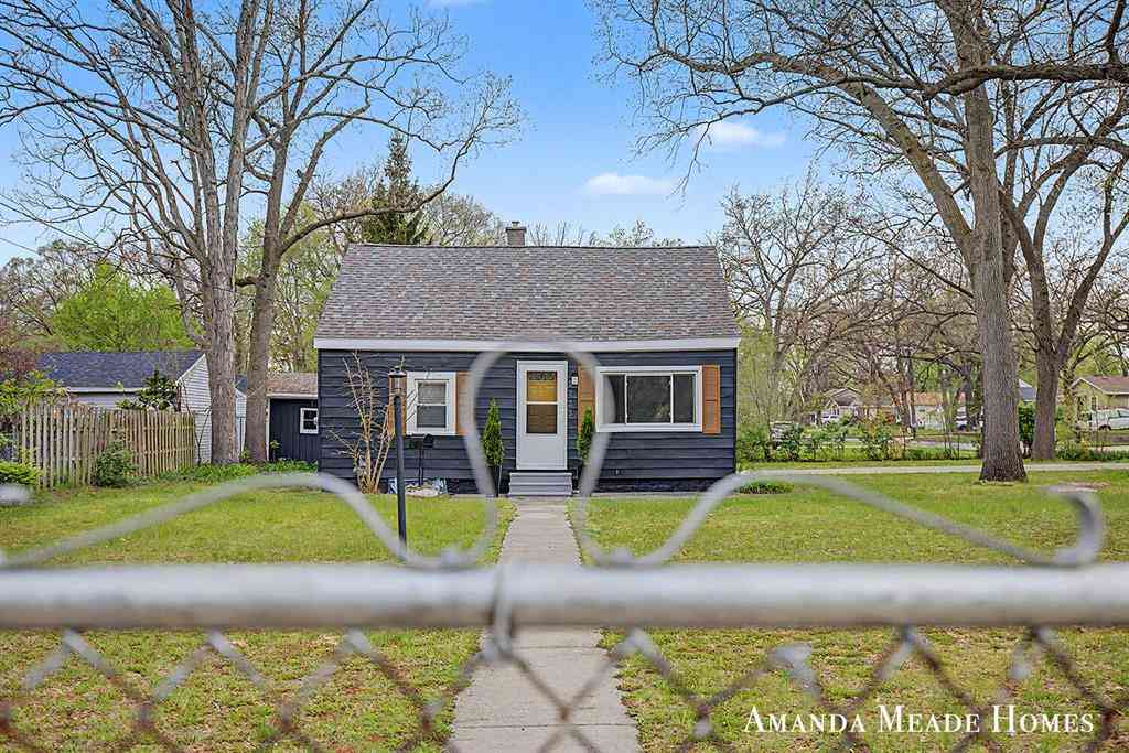 Homes For Sale - 1223 40th Street Sw SW<br/> Wyoming, MI 49509