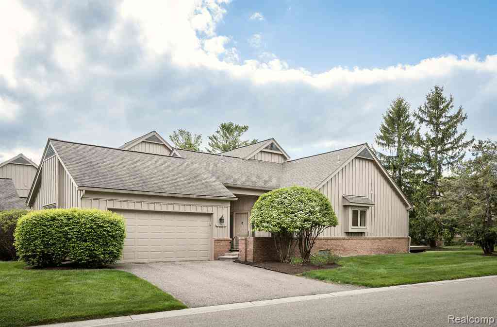 Condo For Sale - 37514 Amber Drive <br/> Farmington Hills, MI 48331
