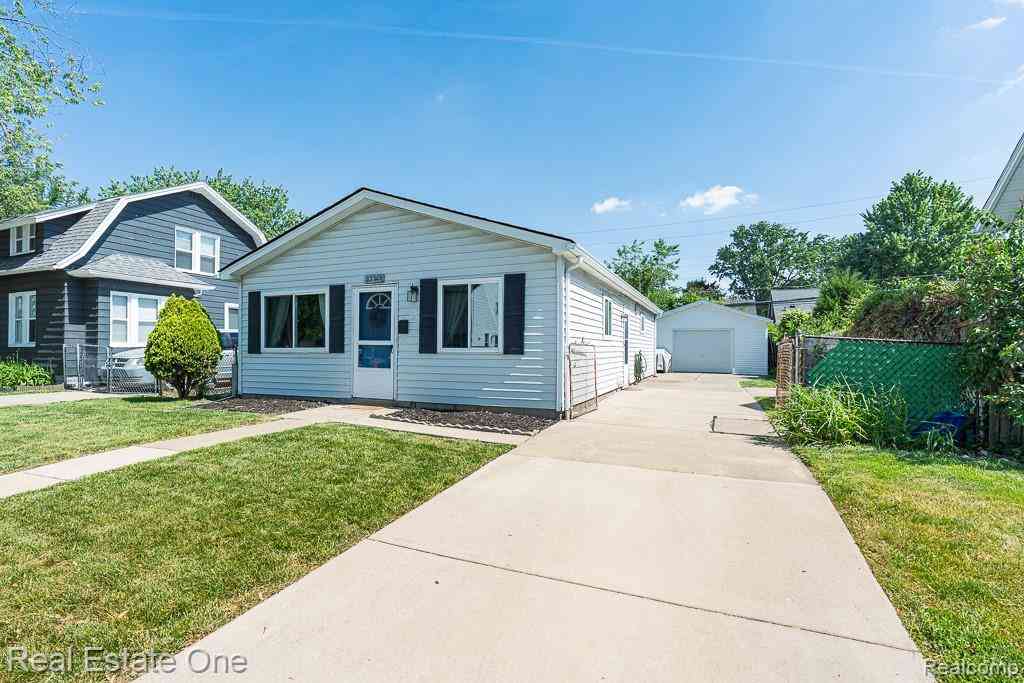 Homes For Sale - 22505 Hanson Court <br/> Saint Clair Shores, MI 48080