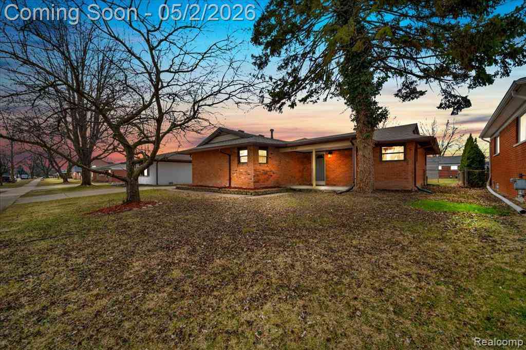Homes For Sale - 23030 Edgewater Street <br/> Saint Clair Shores, MI 48082