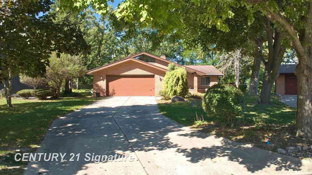 Homes For Sale - 47 Bretton Place <br/> Saginaw, MI 48602