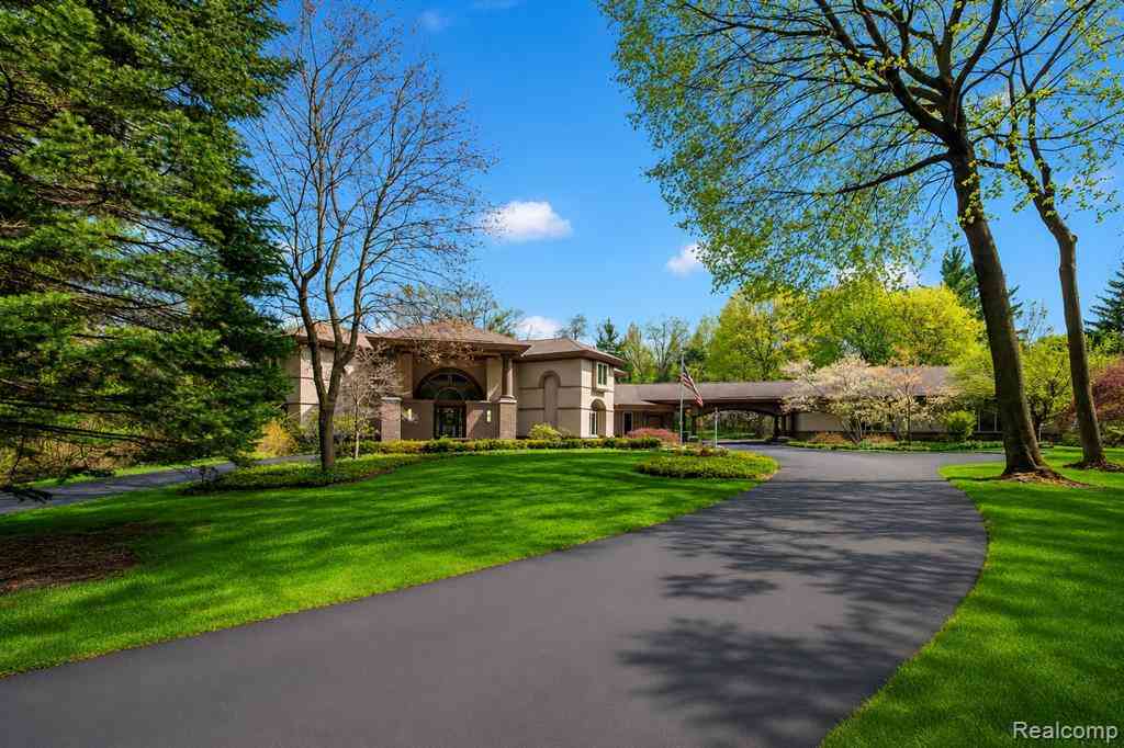Homes For Sale - 1800 Tiverton Road <br/> Bloomfield Hills, MI 48304