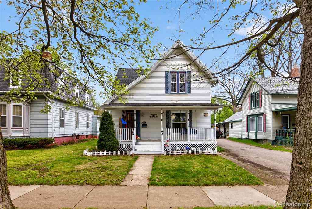 Homes For Sale - 647 N Washington Street <br/> Owosso, MI 48867