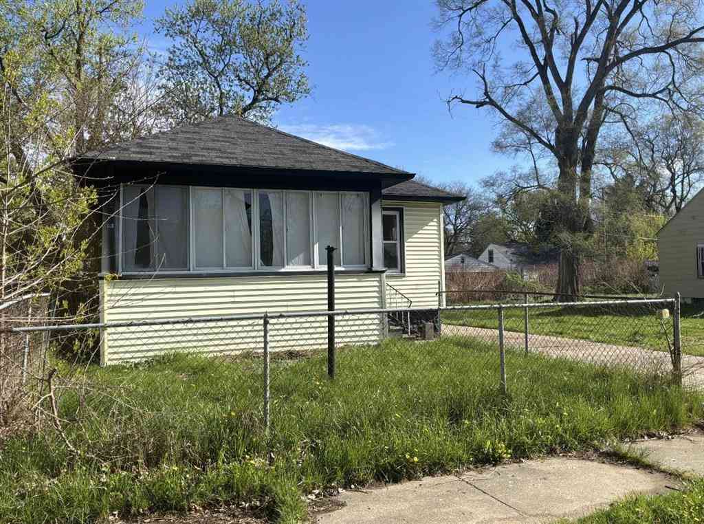 Homes For Sale - 317 E Baltimore Boulevard <br/> Flint, MI 48505