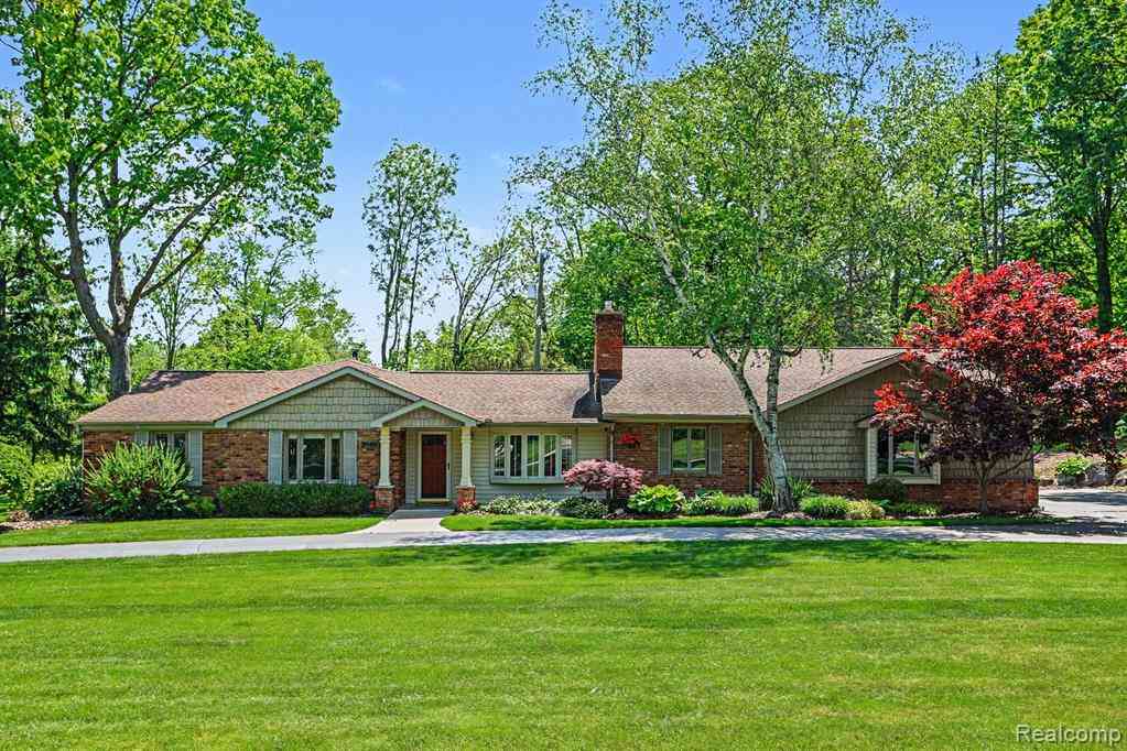 Homes For Sale - 2080 Teggerdine Road <br/> Oakland County, White Lake, MI 48386