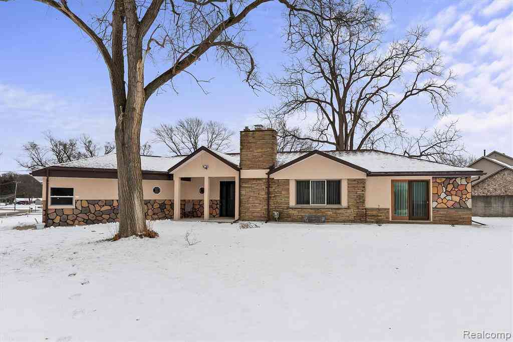 Homes For Sale - 15500 Millar Road <br/> Clinton Township, MI 48036