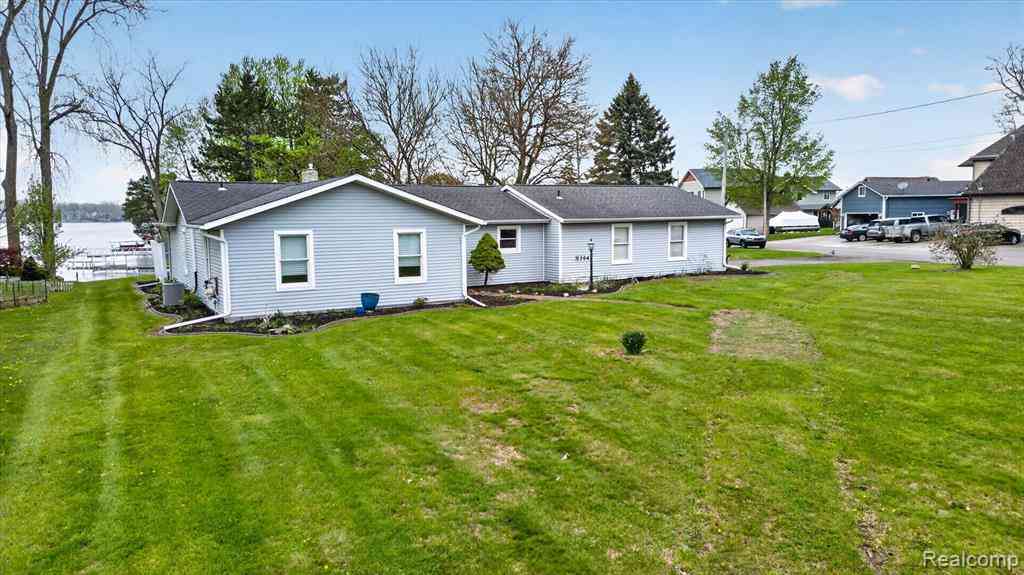 Homes For Sale - 2264 Crane Road <br/> Fenton, MI 48430