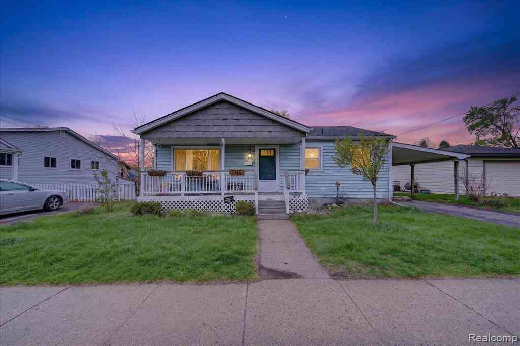 Homes For Sale - 259 Sisson Street <br/> Macomb County, Romeo, MI 48065