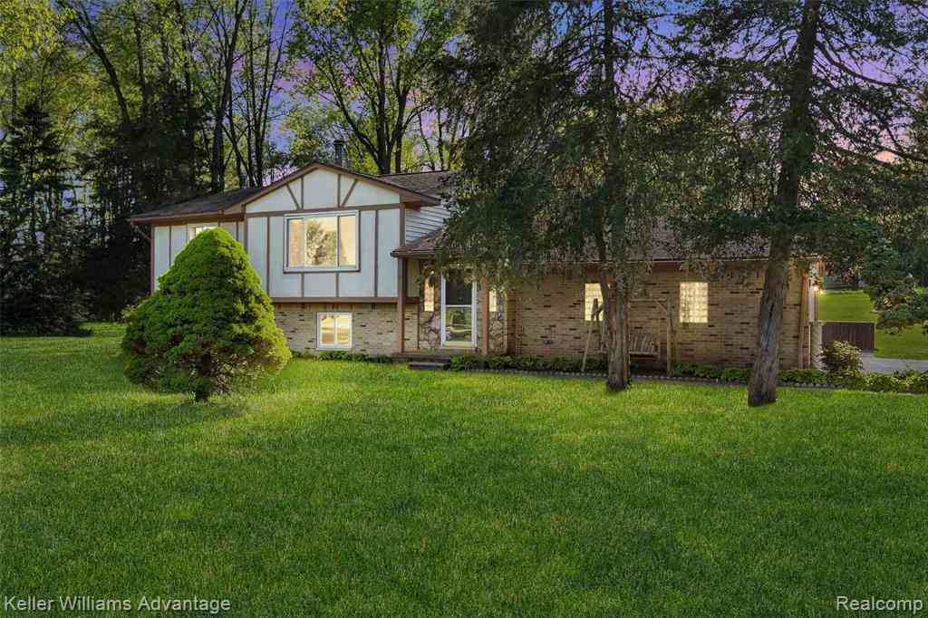 Homes For Sale - 1250 Shotey Court <br/> Milford, MI 48380