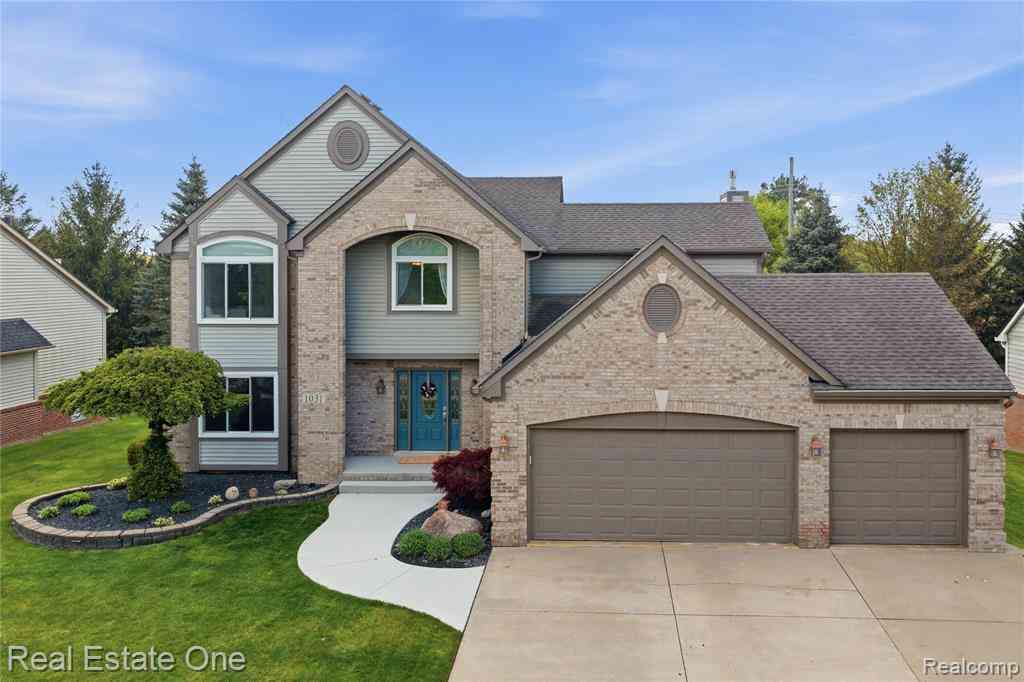 Homes For Sale - 1031 Crestwood Court <br/> South Lyon, MI 48178