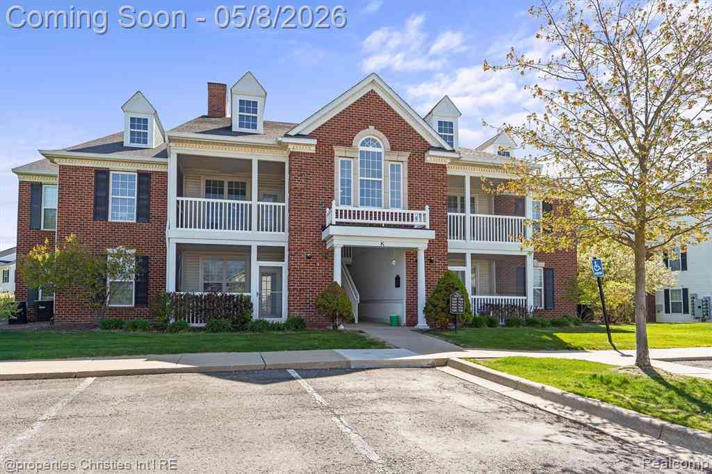 Condo For Sale - 920 W Summerfield Glen Circle <br/> Ann Arbor, MI 48103