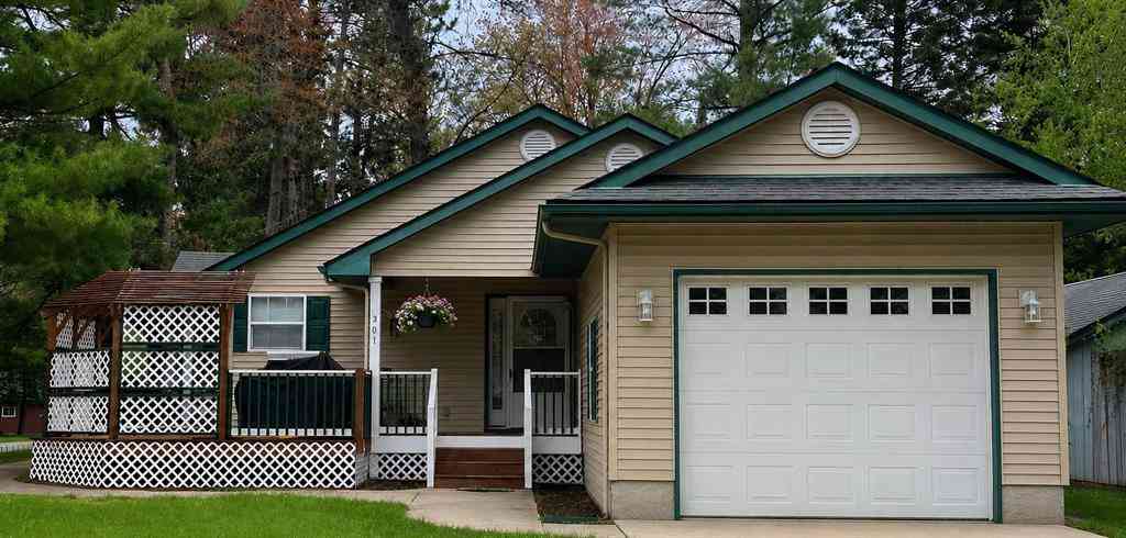 Homes For Sale - 301 S 6th Street <br/> Roscommon, MI 48653