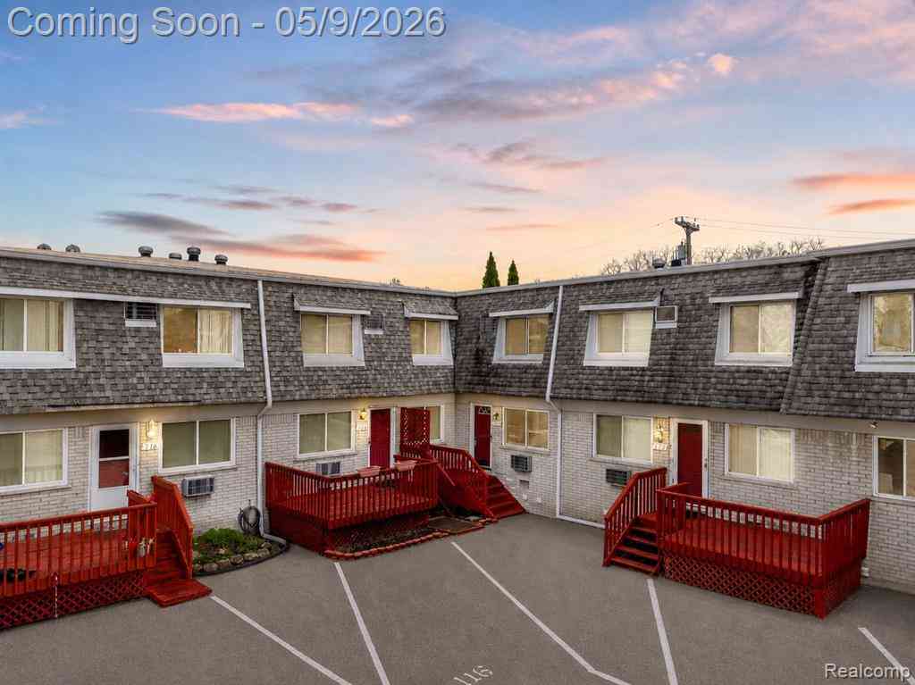 Condo For Sale - 114 Ladd Road <br/> Walled Lake, MI 48390