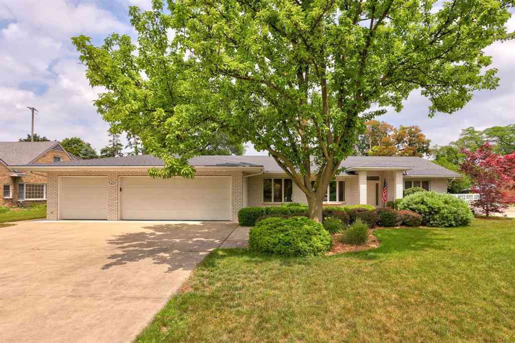 Homes For Sale - 3485 Highland Drive <br/> Bay City, MI 48706