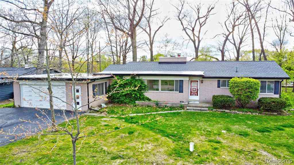 Homes For Sale - 6025 Princess Lane <br/> Clarkston, MI 48346
