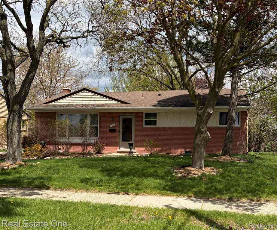 Homes For Sale - 11339 Delvin Drive <br/> Sterling Heights, MI 48314