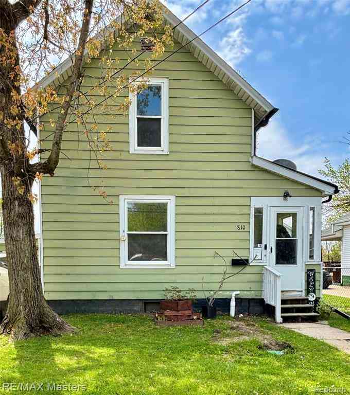 Homes For Sale - 810 E Beecher Street <br/> Adrian, MI 49221