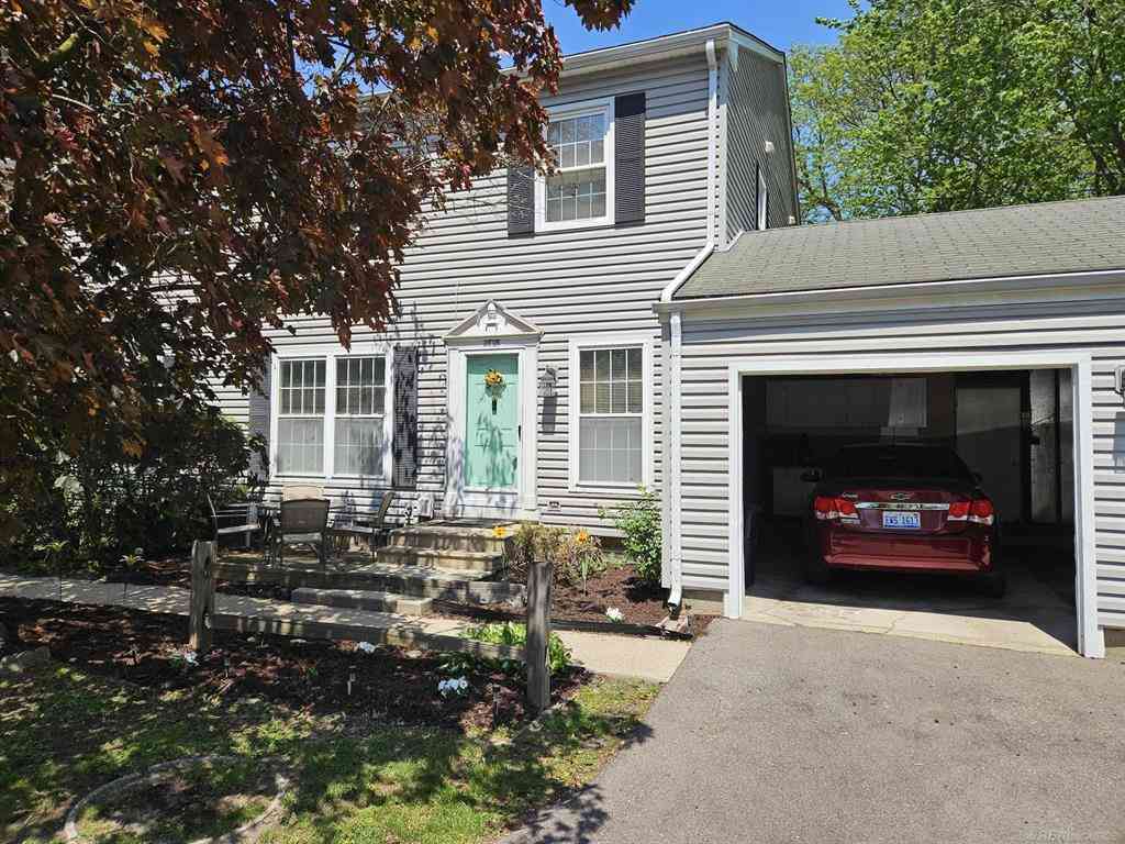 Condo For Sale - 38736 Barnstable Lane <br/> Clinton Township, MI 48038