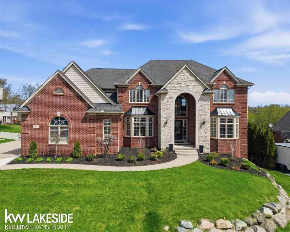 Homes For Sale - 1112 Canyon Creek Drive <br/> Rochester, MI 48306