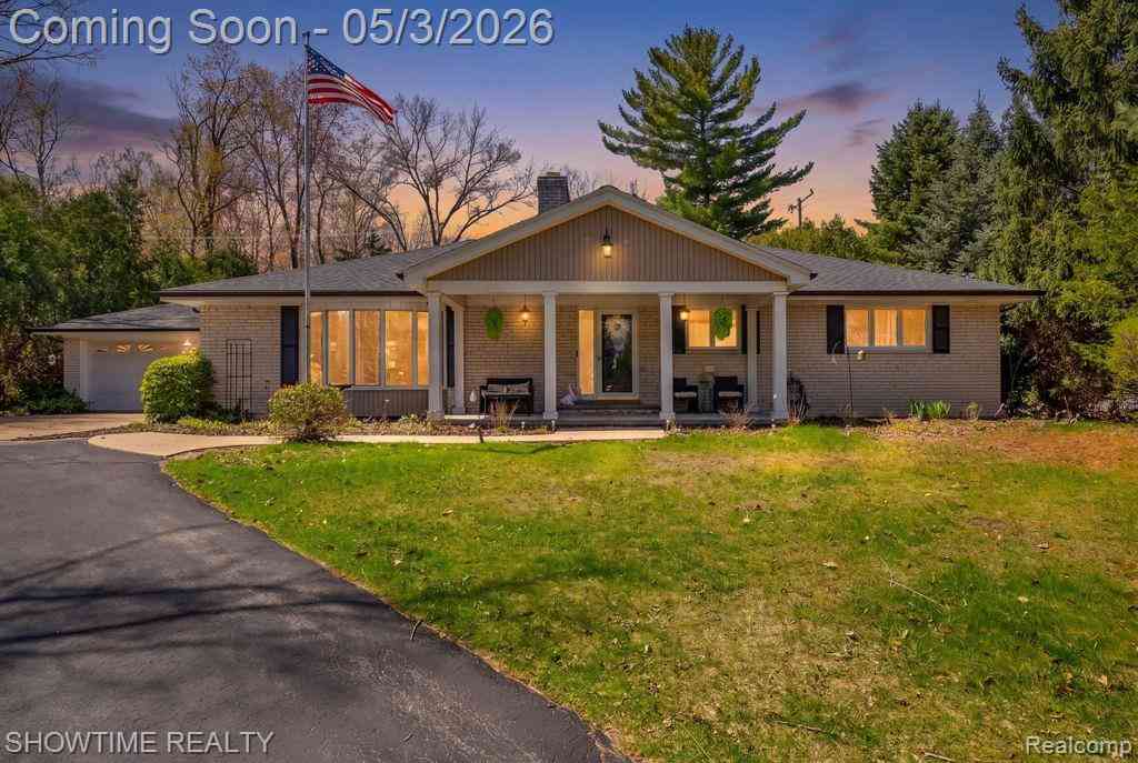 Homes For Sale - 5211 Lakeshore Road <br/> Fort Gratiot, MI 48059