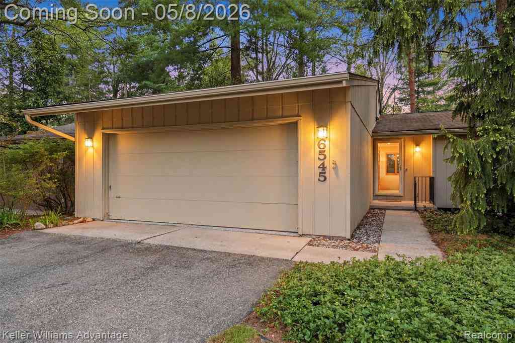 Condo For Sale - 6545 Red Cedar Lane <br/> West Bloomfield, MI 48324