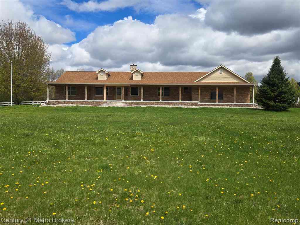 Homes For Sale - 5180 Piersonville Road <br/> Lapeer County, Columbiaville, MI 48421