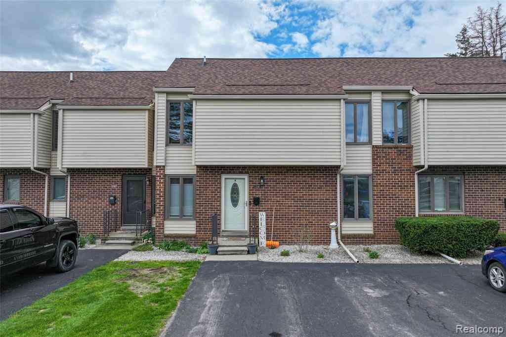 Condo For Sale - 2201 Village West Drive S S<br/> Lapeer, MI 48446
