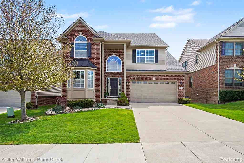 Homes For Sale - 4846 E Stonegate Circle <br/> Lake Orion, MI 48359