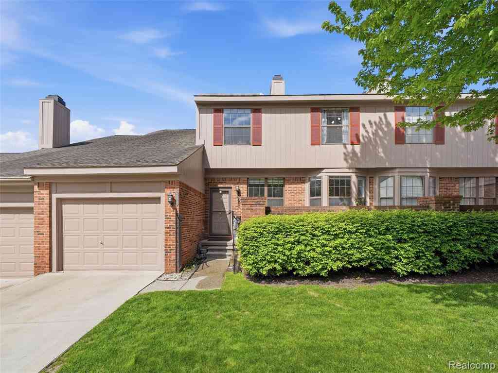 Condo For Sale - 7342 Meadowridge Drive <br/> West Bloomfield, MI 48322