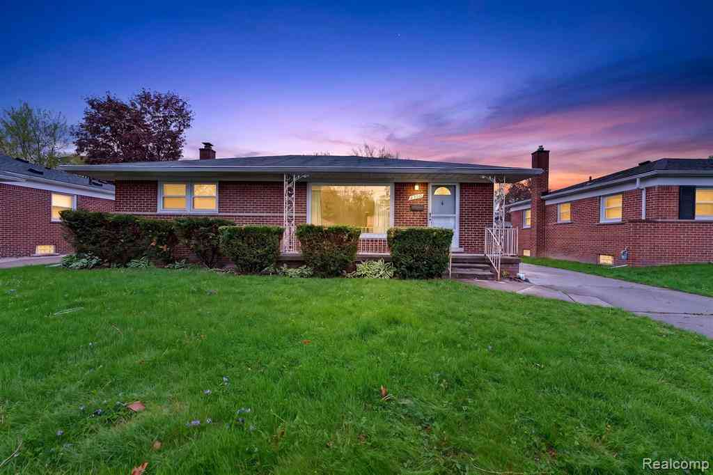 Homes For Sale - 8300 Kinmore Street <br/> Dearborn Heights, MI 48127
