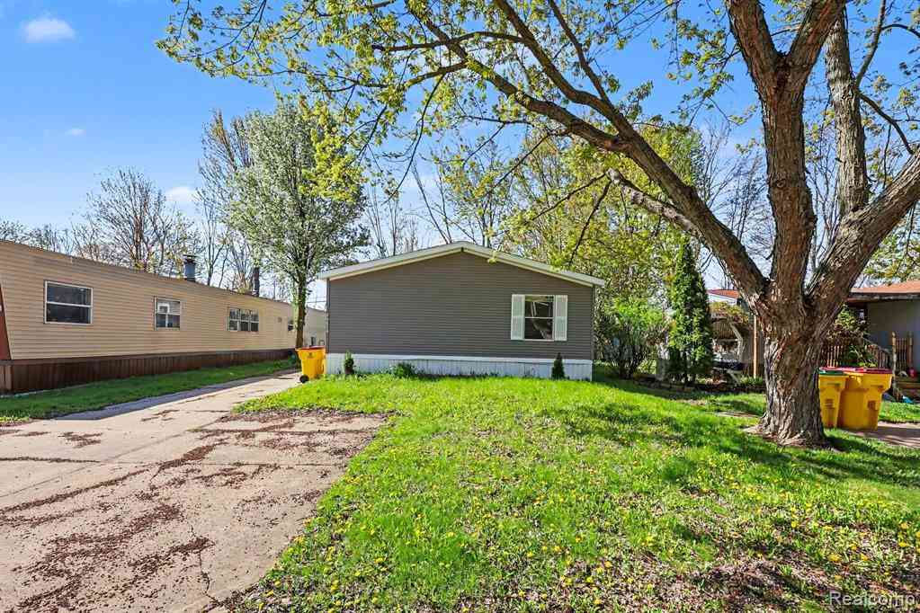 Homes For Sale - 29656 Jamestown Dr  <br/> Macomb County, New Baltimore, MI 48051