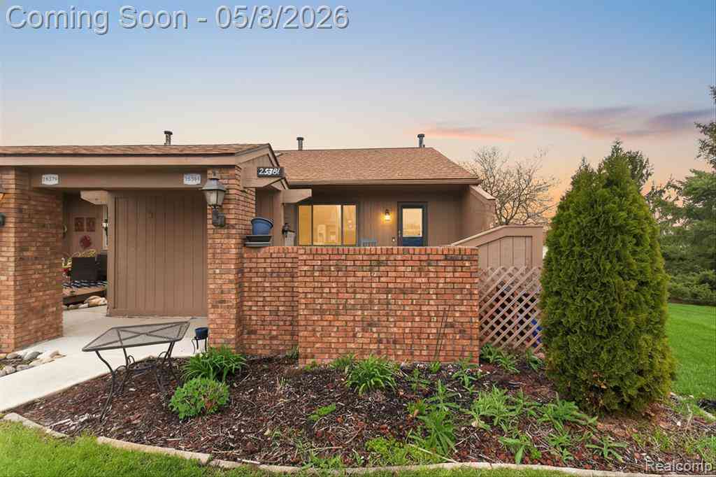 Condo For Sale - 25381 Potomac Drive  #6<br/> South Lyon, MI 48178