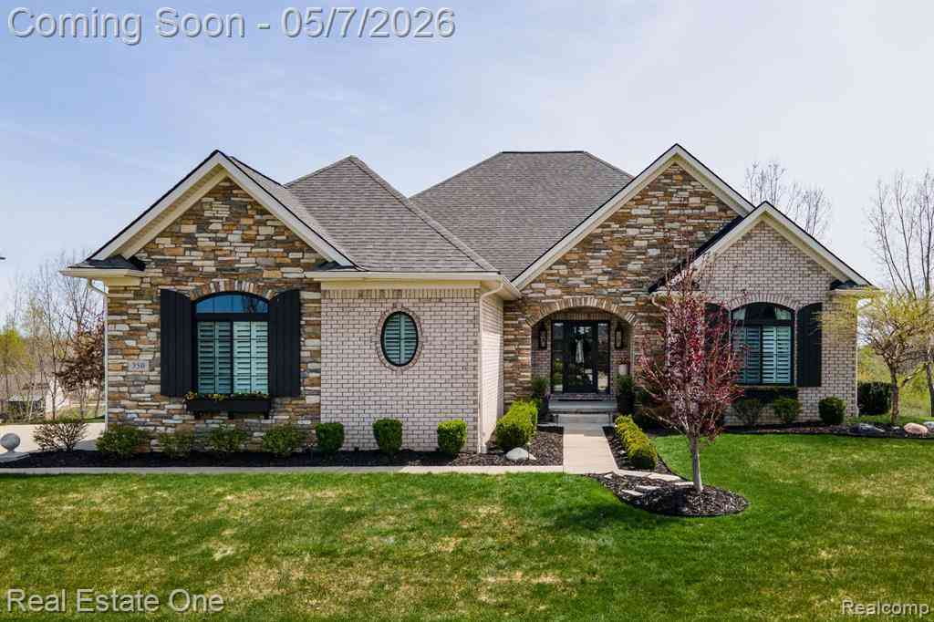 Homes For Sale - 350 Golfside Drive <br/> Oxford, MI 48371