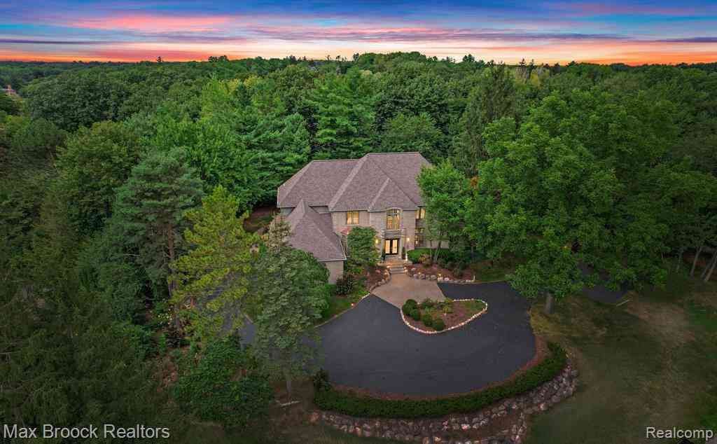 Homes For Sale - 60 Kingsley Manor Drive <br/> Bloomfield Hills, MI 48304
