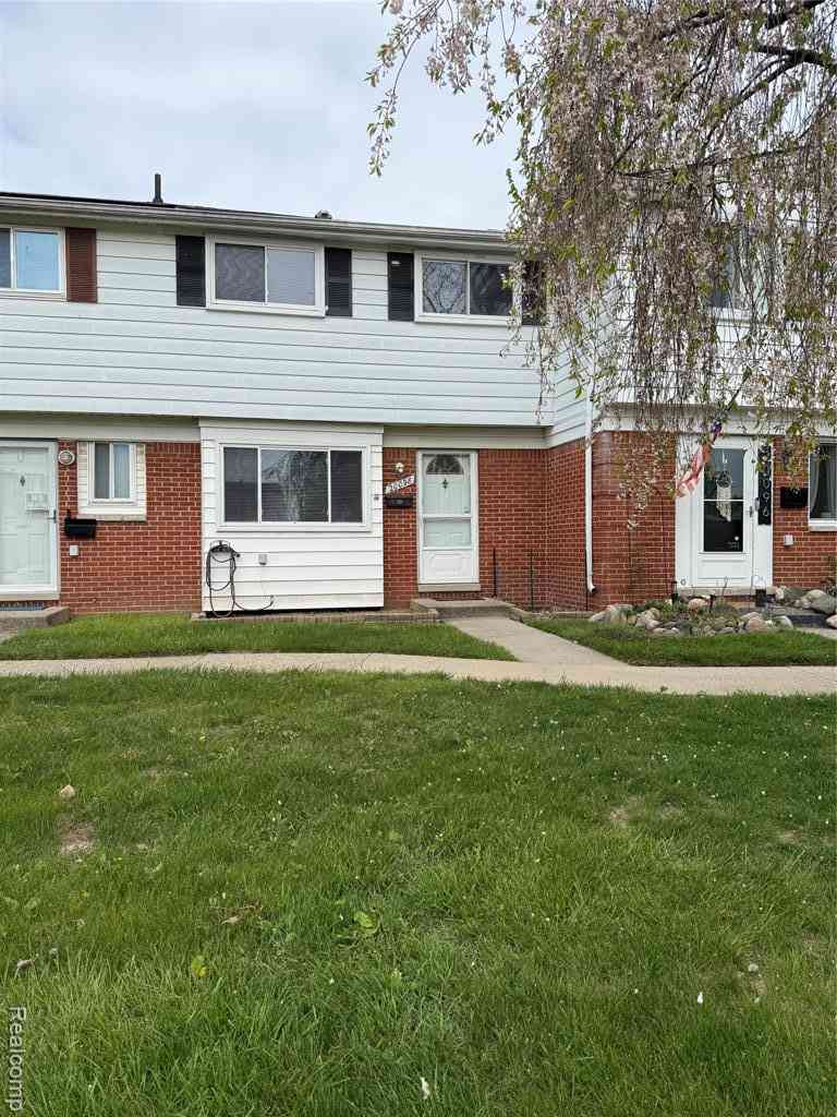 Condo For Sale - 20098 Brian Court <br/> Clinton Township, MI 48035