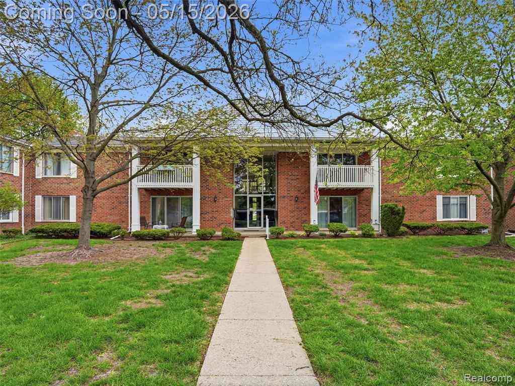 Condo For Sale - 42231 Toddmark Lane <br/> Clinton Township, MI 48038