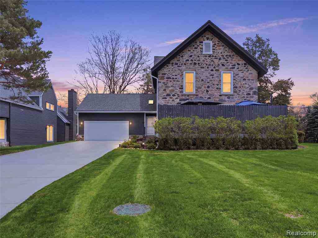 Condo For Sale - 7475 Pinehurst Circle <br/> Bloomfield Hills, MI 48301