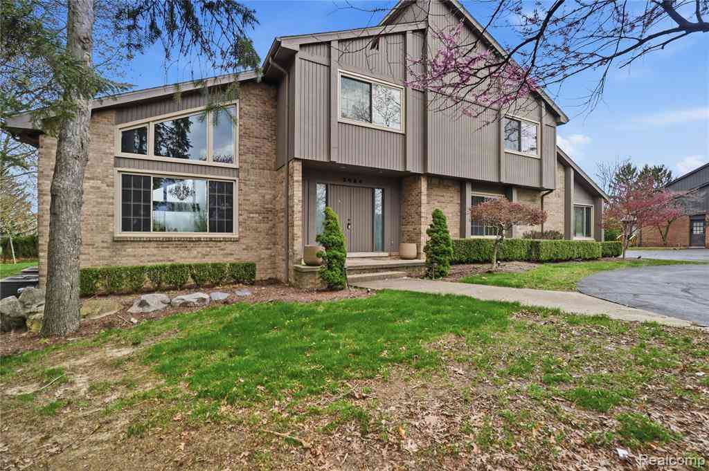 Homes For Sale - 2084 Wabeek Hill Court <br/> Bloomfield Hills, MI 48302